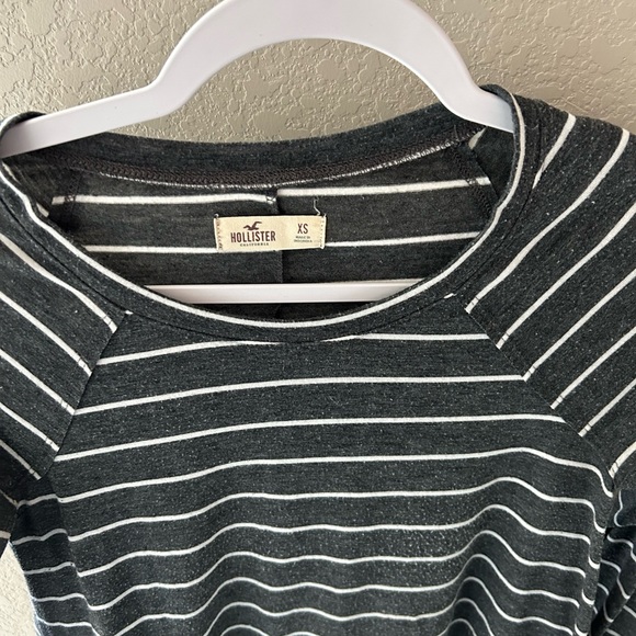 Hollister Long Sleeve Tee - Picture 2 of 3